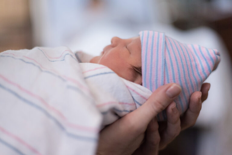 FDA aprueba medicamento contra el VIH para tratar a bebés desde el nacimiento
